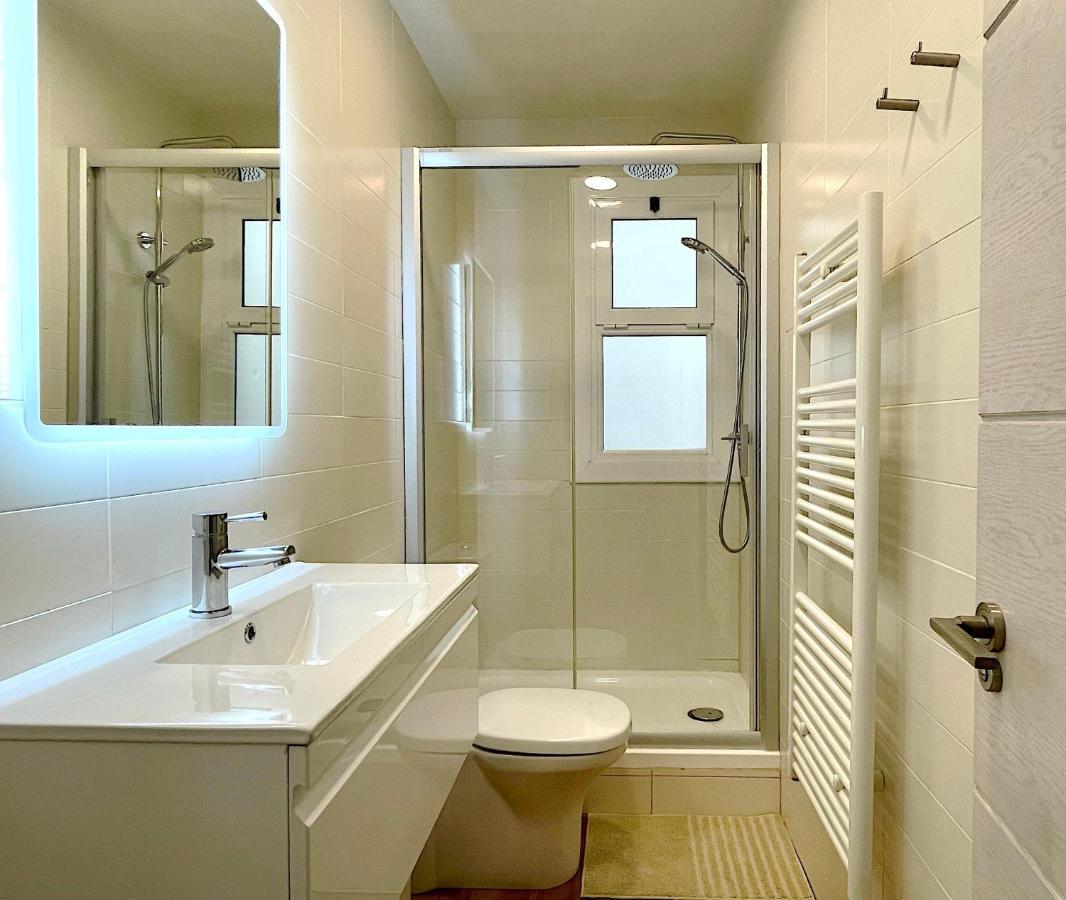 Abbott - 1 Min From The - 100m2 - Sleeps 8 Apartamento Sitges