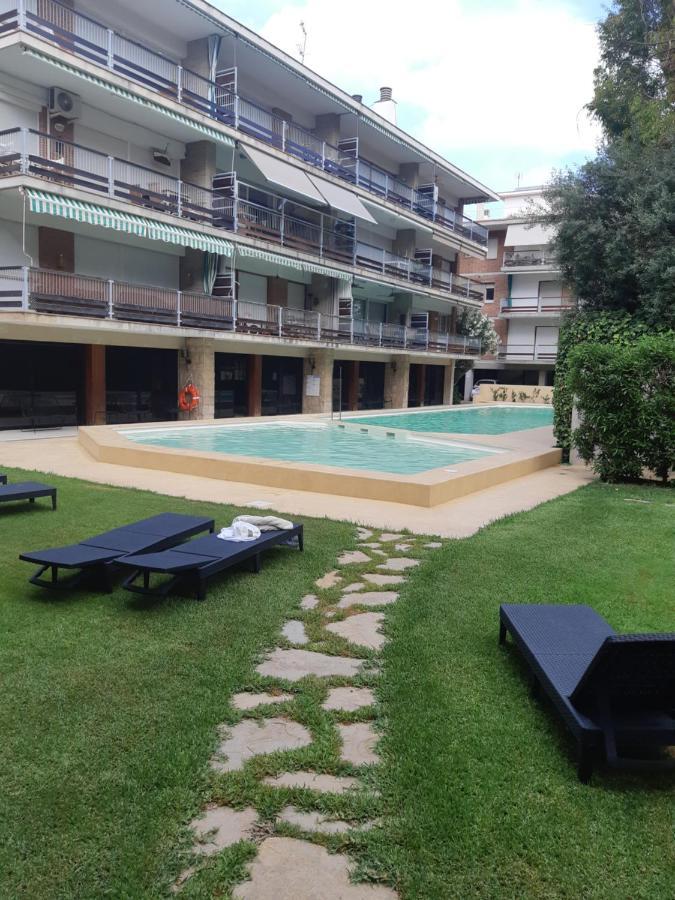 Apart.con Piscina En Zona Residencial *