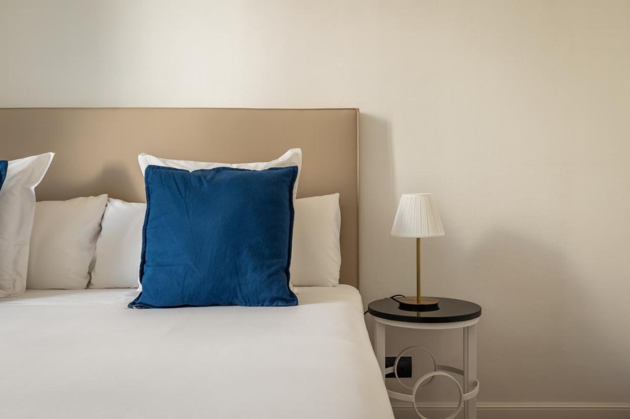 Medium 1883 Hotel
