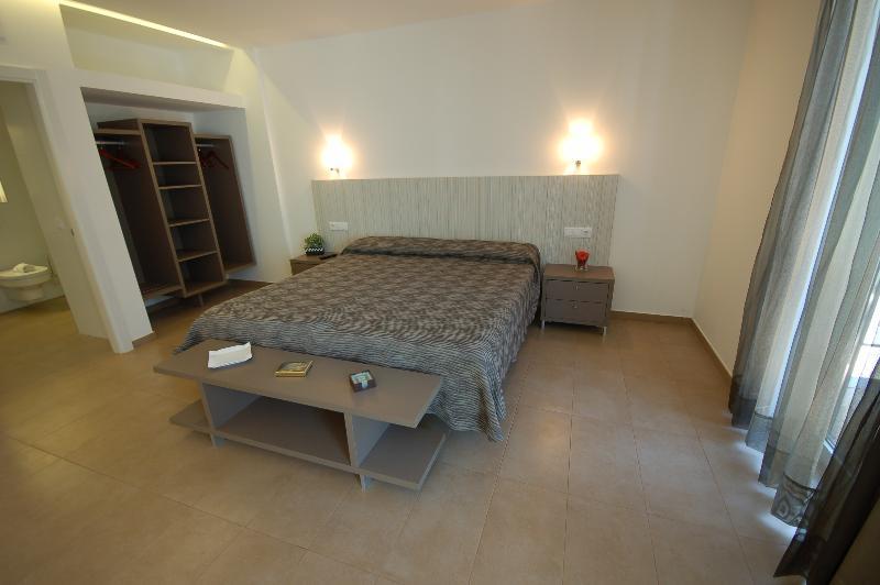 Resort Sitges Apartment Apartahotel 3*