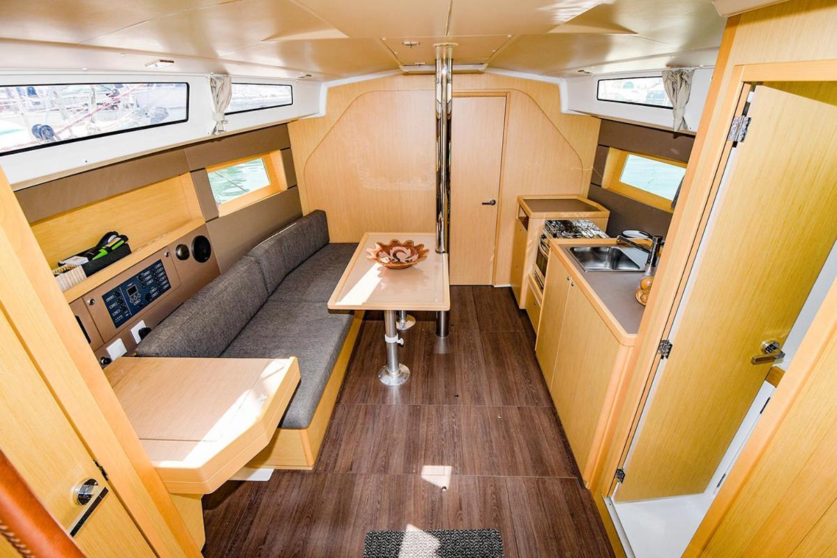 Oceanis 38