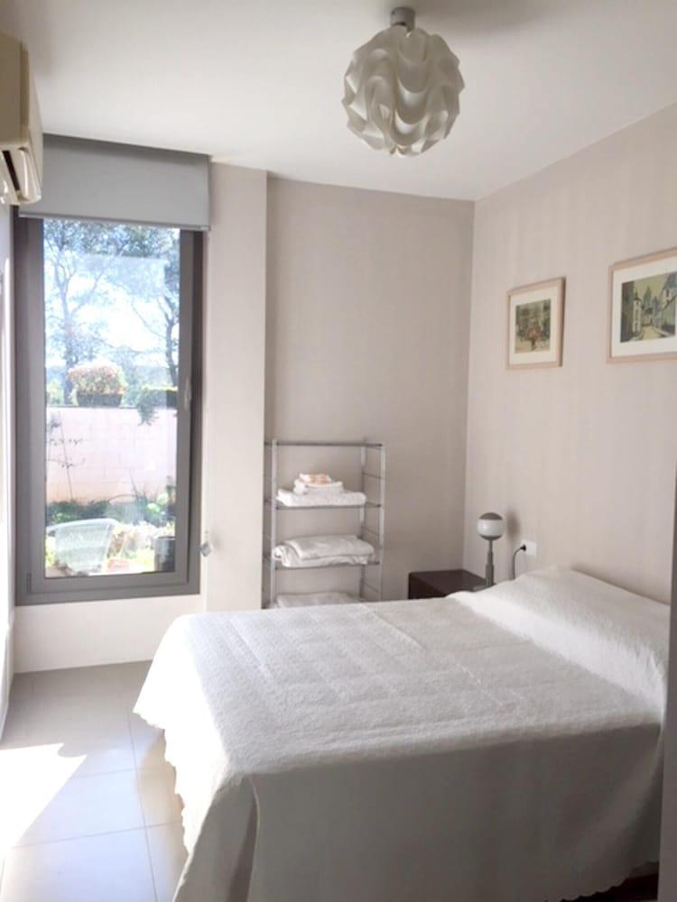 With 3 Bedrooms In San Pere De Ribes, With Wonderful Mountain View, Shared Pool 3* Sitges