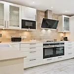Sitges Spaces Mediterranean Apartments 4 Bedroom, 4 Bathroom, Huge Terrace, Jacuzzi- Sleeps 9