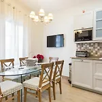 Sitges Spaces Beach House-4 bedrooms, 3 Bathrooms, Large Terrace, Jacuzzi, Center-Beach
