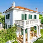Villa De Los Leones In Heart Of Sitges By Beach And Town With A/C And Games