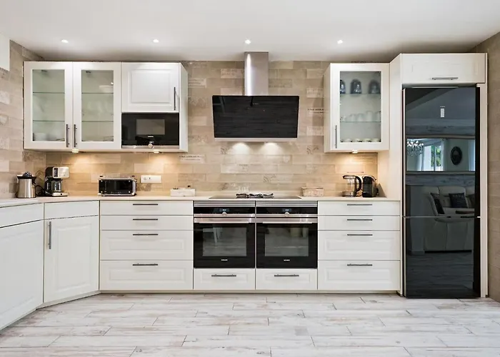 Sitges Spaces Mediterranean Apartments 4 Bedroom, 4 Bathroom, Huge Terrace, Jacuzzi- Sleeps 9