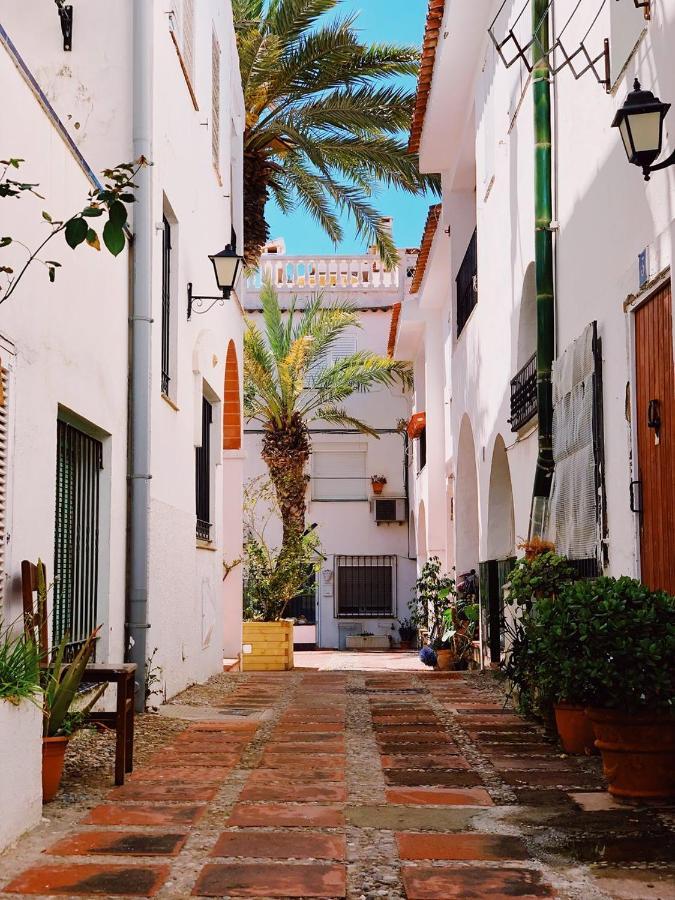 Con Licencia En * Sitges