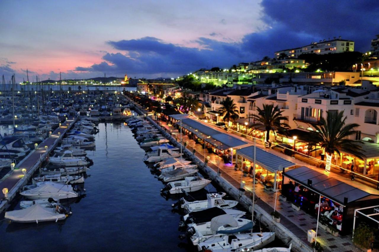 Con Licencia En Sitges