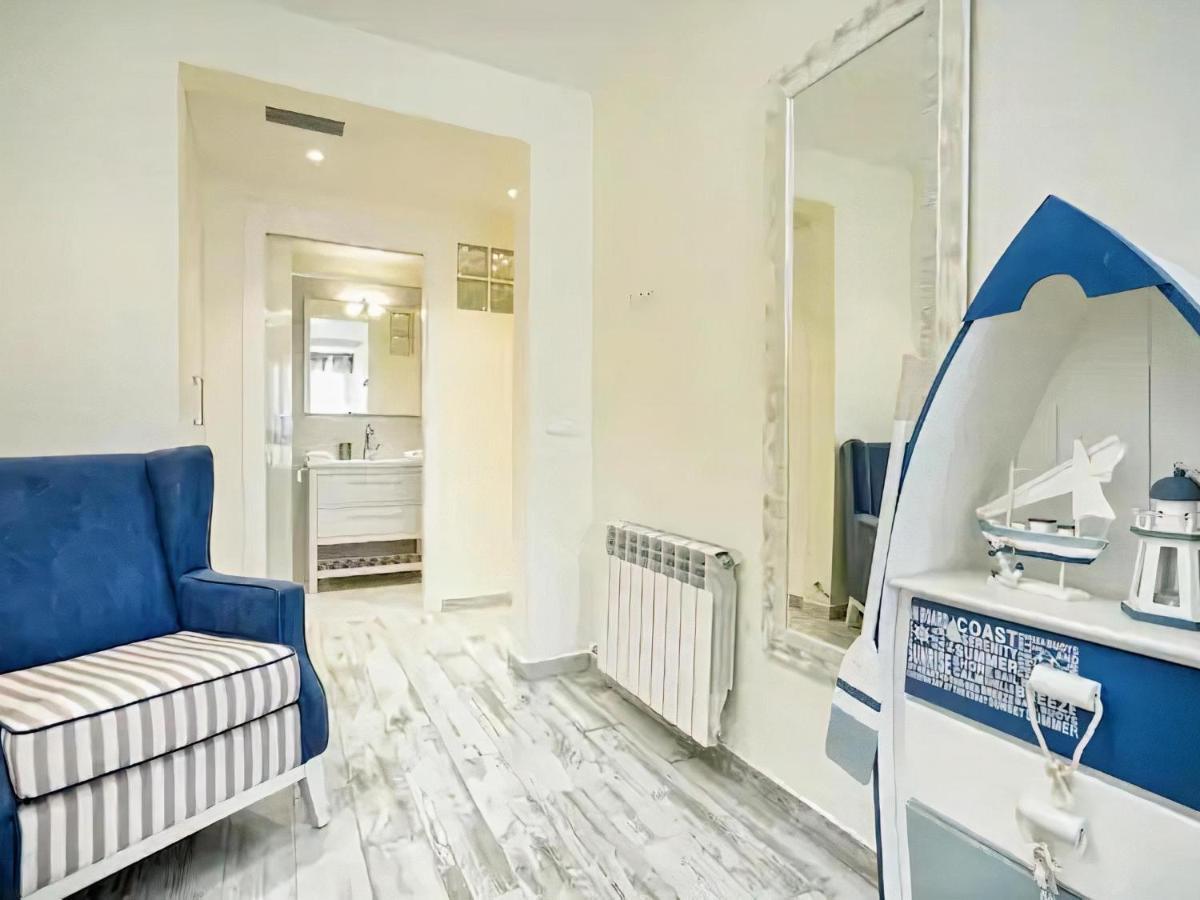 Apartment Spaces Mediterranean 4 Bedroom, 4 Bathroom, Huge Terrace, Jacuzzi- Sleeps 9