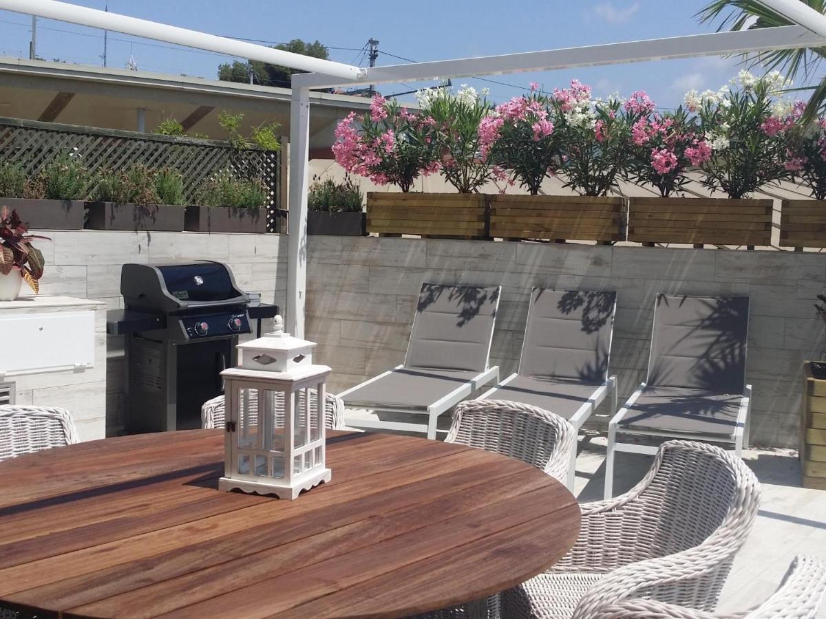 Apartment Spaces Mediterranean 4 Bedroom, 4 Bathroom, Huge Terrace, Jacuzzi- Sleeps 9