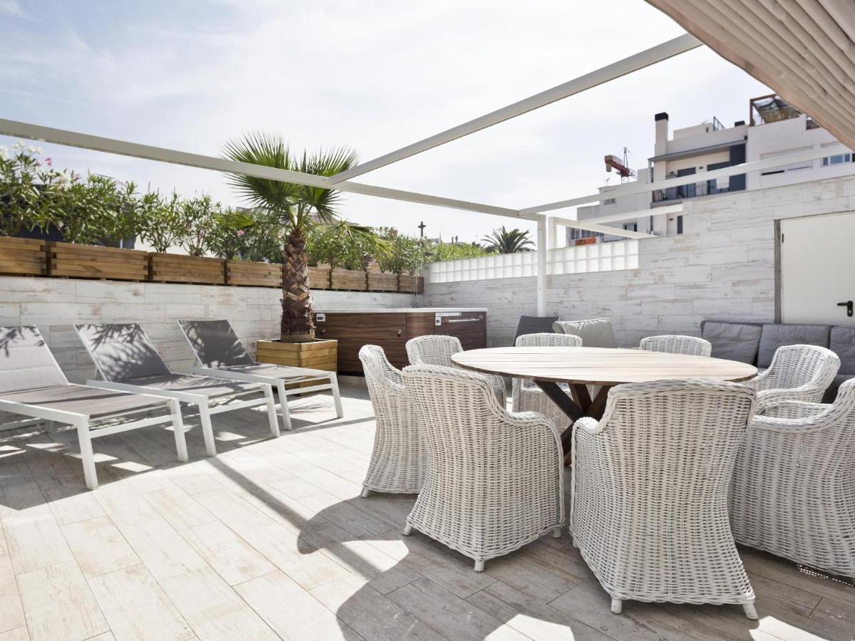 Apartment Spaces Mediterranean 4 Bedroom, 4 Bathroom, Huge Terrace, Jacuzzi- Sleeps 9 *