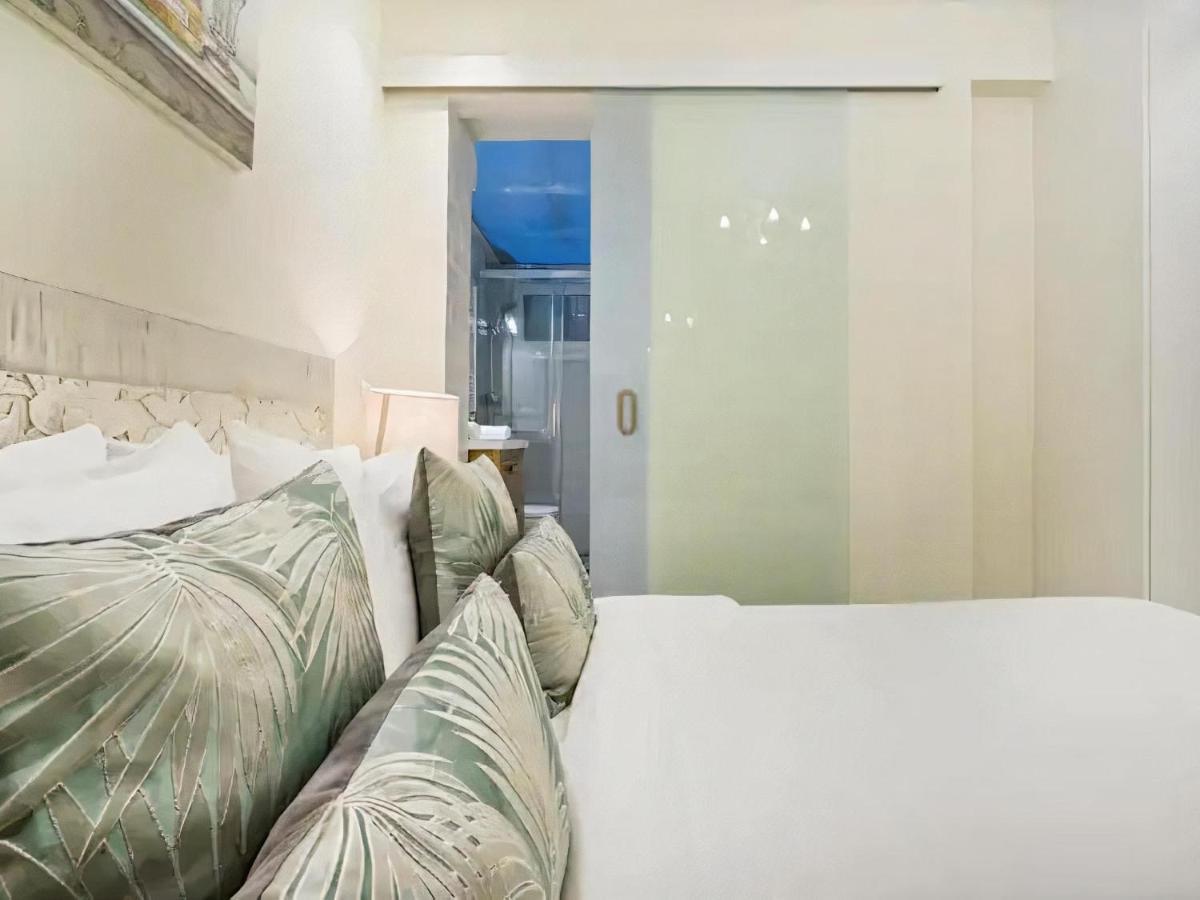 Spaces Mediterranean 4 Bedroom, 4 Bathroom, Huge Terrace, Jacuzzi- Sleeps 9