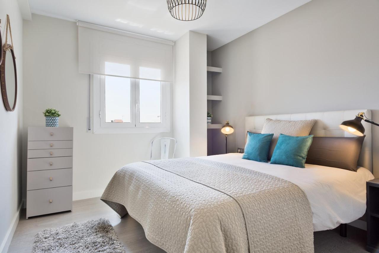 Apartment Spaces Oasis Penthouse 3 Bedroom, 2 Bathroom, Terrace, Pool, Sleeps Up To 6 Sitges