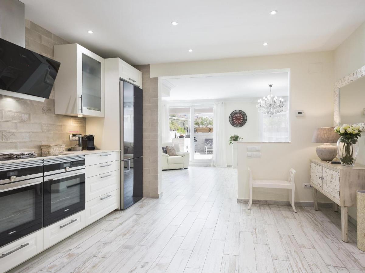 Apartment Spaces Mediterranean 4 Bedroom, 4 Bathroom, Huge Terrace, Jacuzzi- Sleeps 9