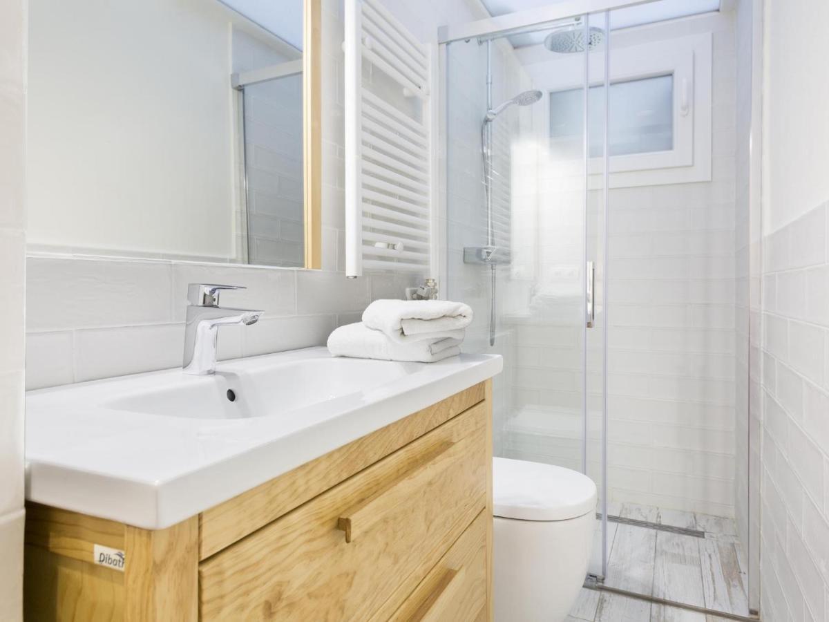 Spaces Mediterranean 4 Bedroom, 4 Bathroom, Huge Terrace, Jacuzzi- Sleeps 9 Apartment