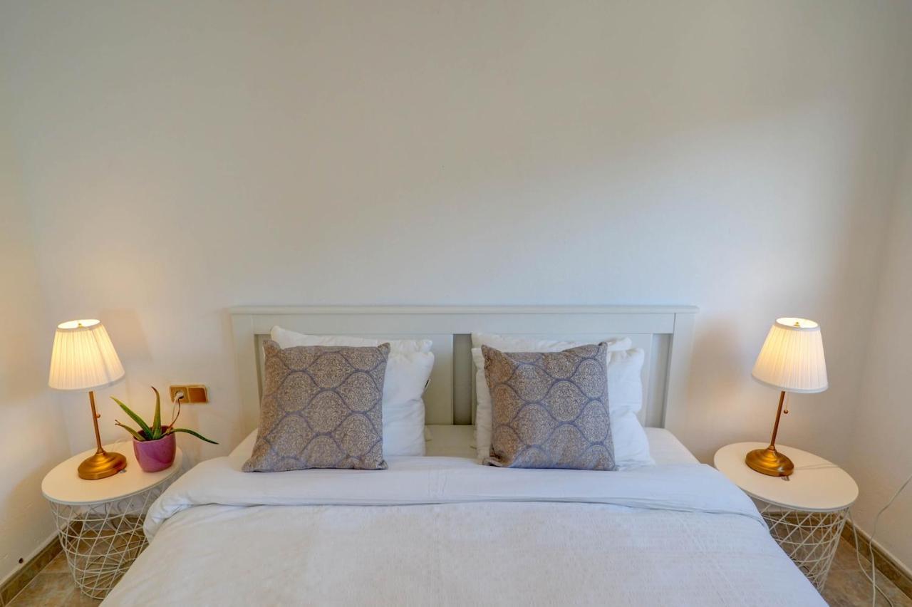 Malvasia & Lotus With Sea Views By Hello Homes *