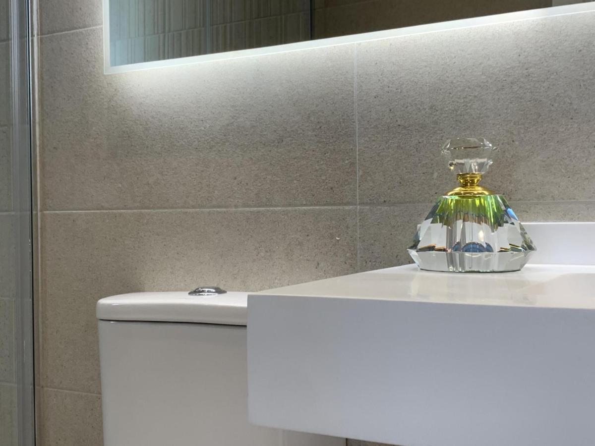Spaces Oasis Suites- 4 Bedroom, 4 Ensuite Bathrooms, Terrace, Pool, Centre *