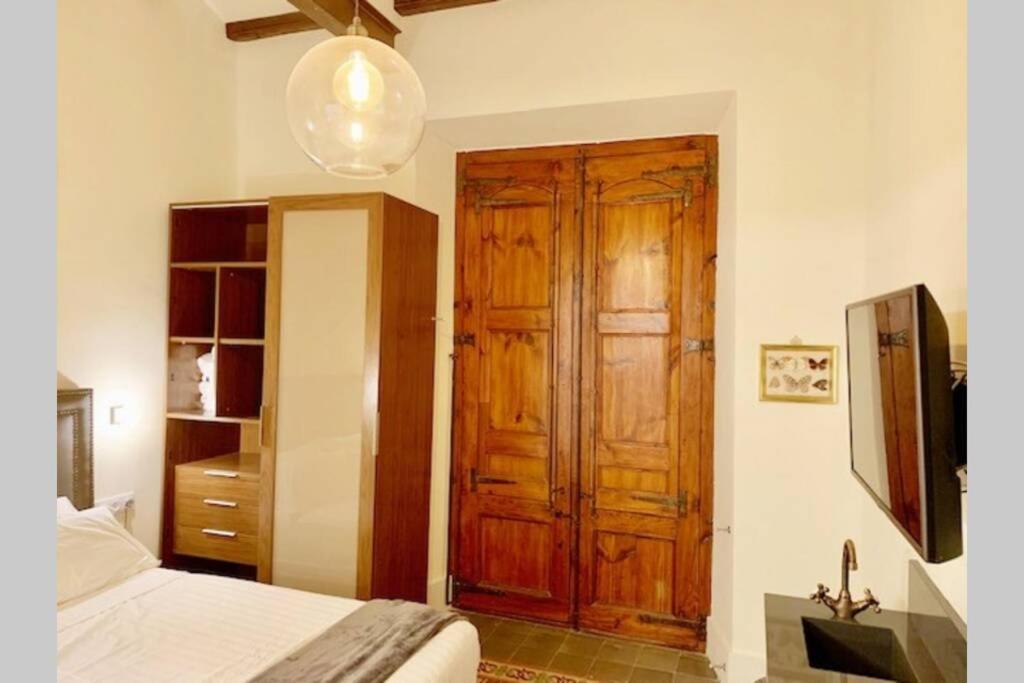 Cozy Studio With Balcony In The Best Place Apartment