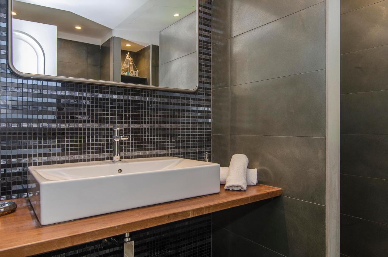 Spaces Sea View Villa- 6 Bedrooms, 5 Bathrooms, 2 Private Pools, Near Center Pousada Sitges