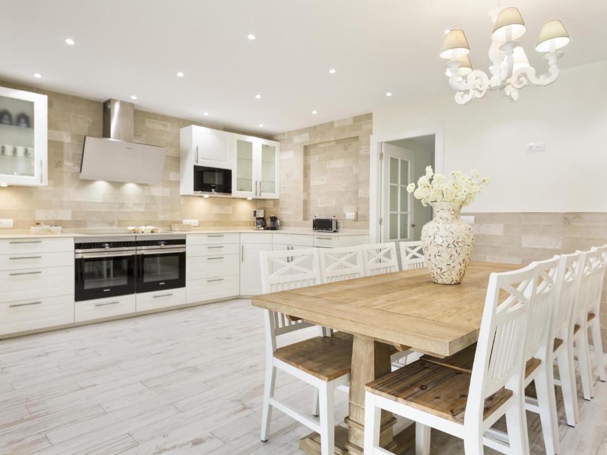 Spaces: Mediterranean Beachfront With Spacious Terrace Apartment *