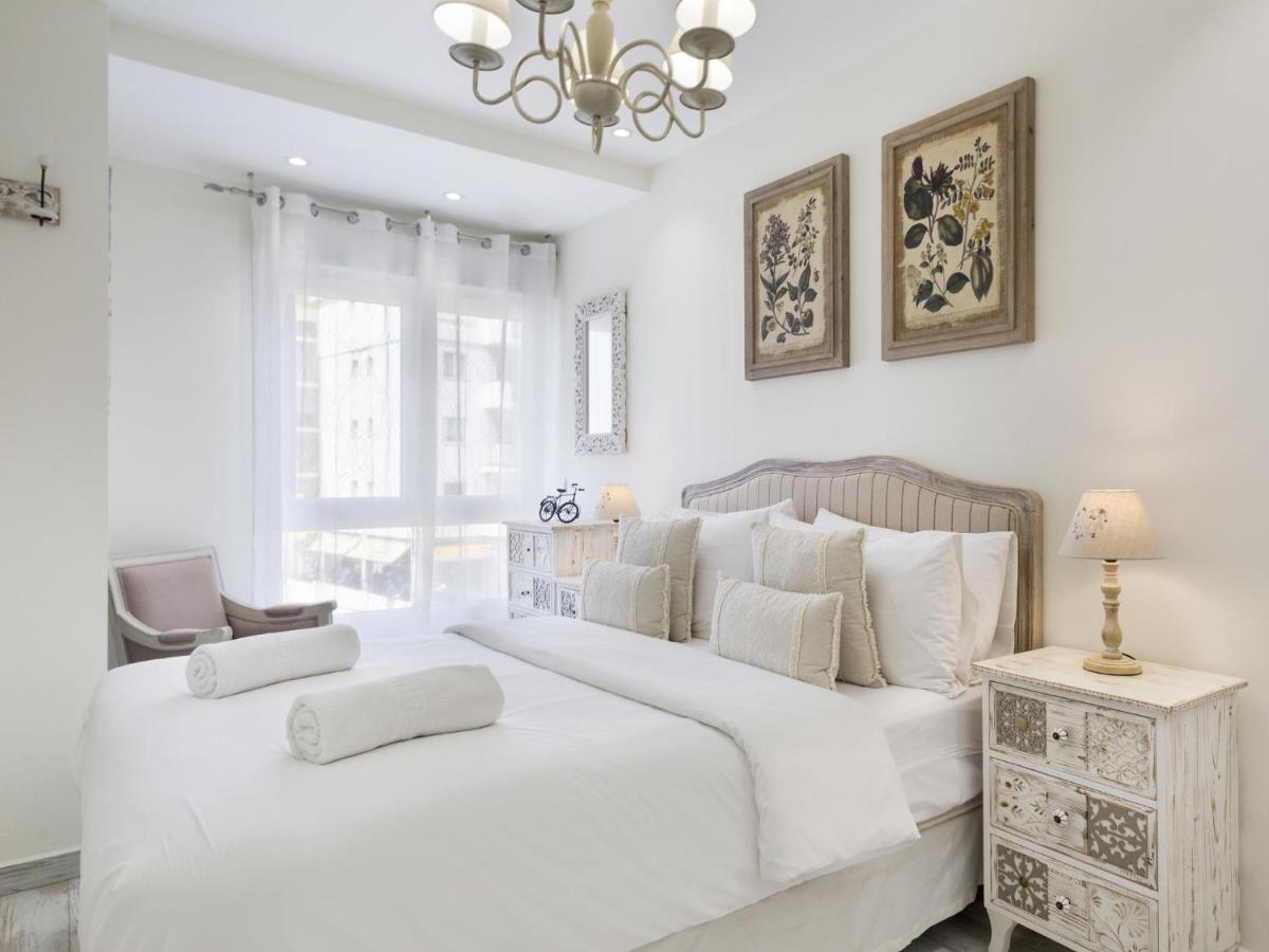 Spaces: Mediterranean Beachfront With Spacious Terrace Apartment *