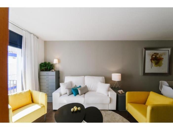 Apartment Spaces Deluxe Apartment- 3 Bedroom, 2 Bathroom, Next To Beach, Sleeps 6 *