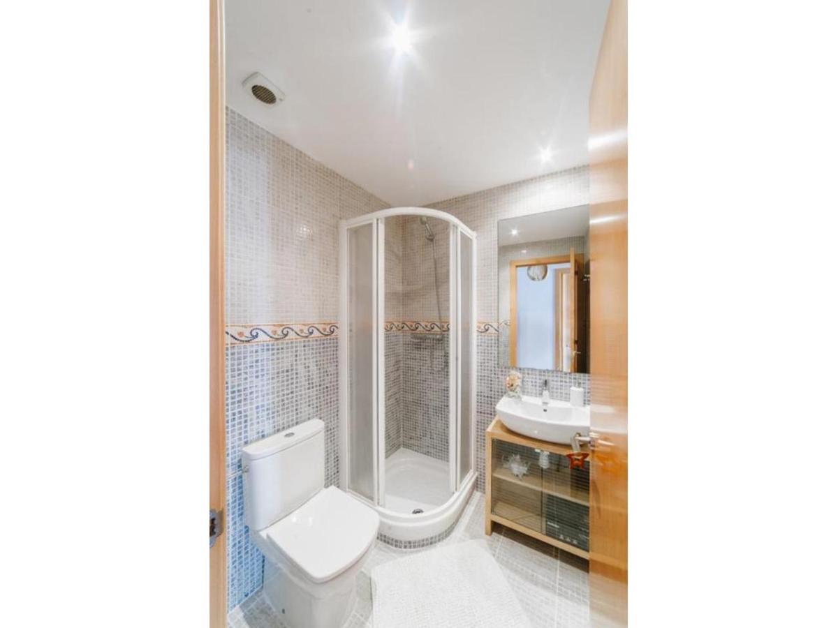 Spaces Deluxe Apartment- 3 Bedroom, 2 Bathroom, Next To Beach, Sleeps 6 Sitges