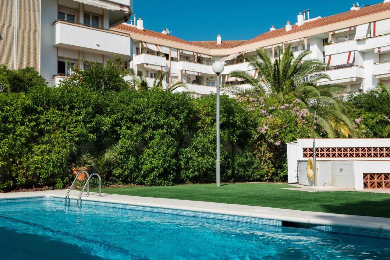 Colonial Con Piscina Y Al Lado De La Playa Sitges