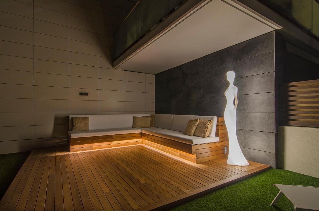 Spaces Garden Paradise 3 Bedroom, 3 Bathroom, Huge Private Garden-terrace, Pool- Sleeps Up To 8 * Sitges