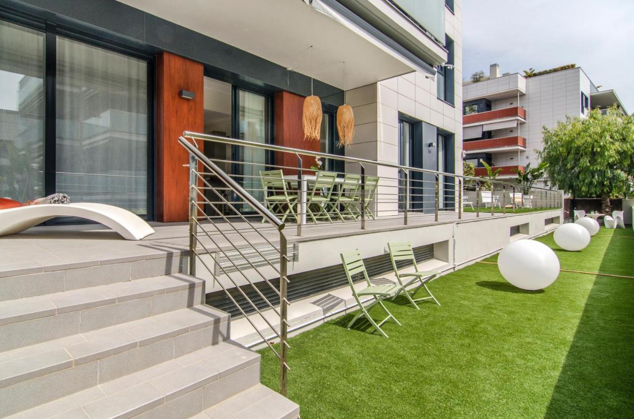 Spaces Garden Paradise 3 Bedroom, 3 Bathroom, Huge Private Garden-terrace, Pool- Sleeps Up To 8 Apartment Sitges