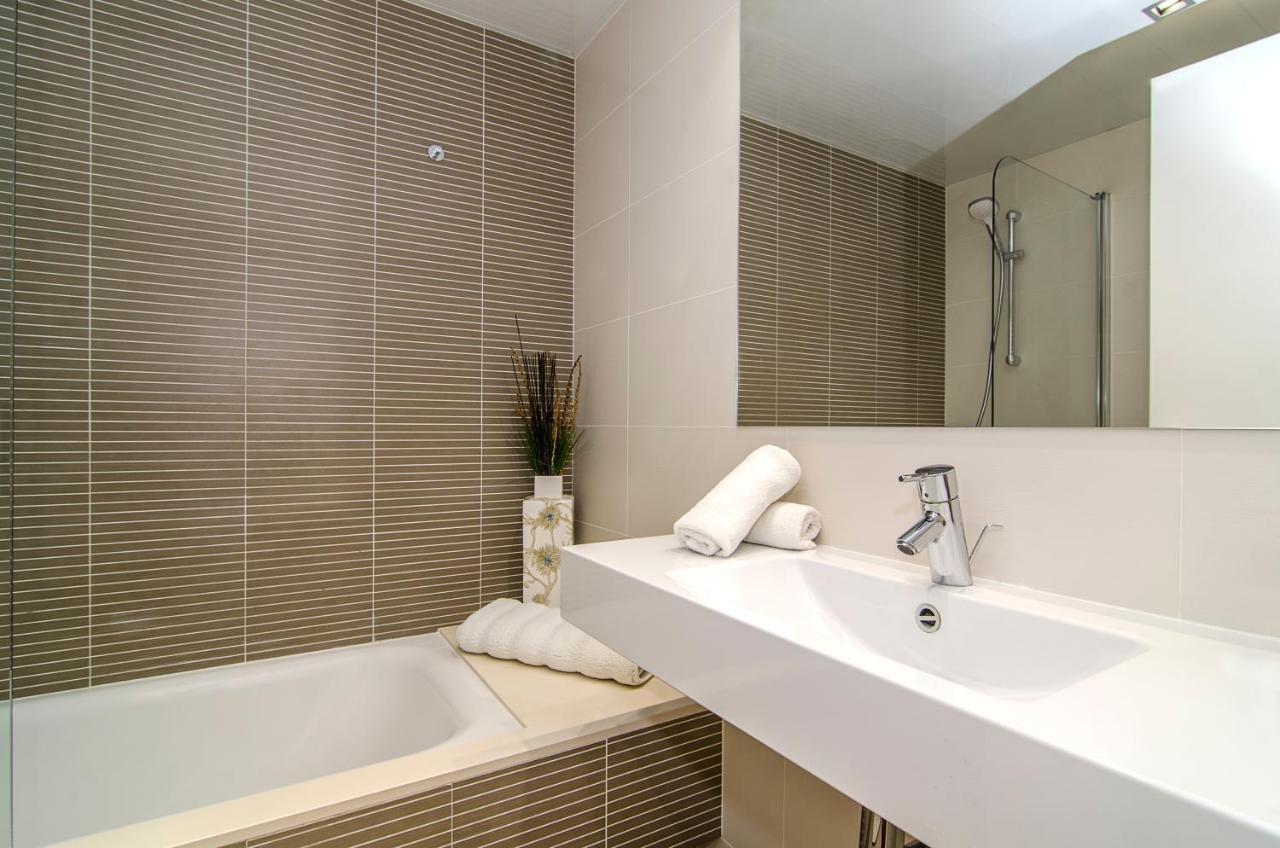 Spaces Garden Paradise 3 Bedroom, 3 Bathroom, Huge Private Garden-terrace, Pool- Sleeps Up To 8 Apartment Sitges