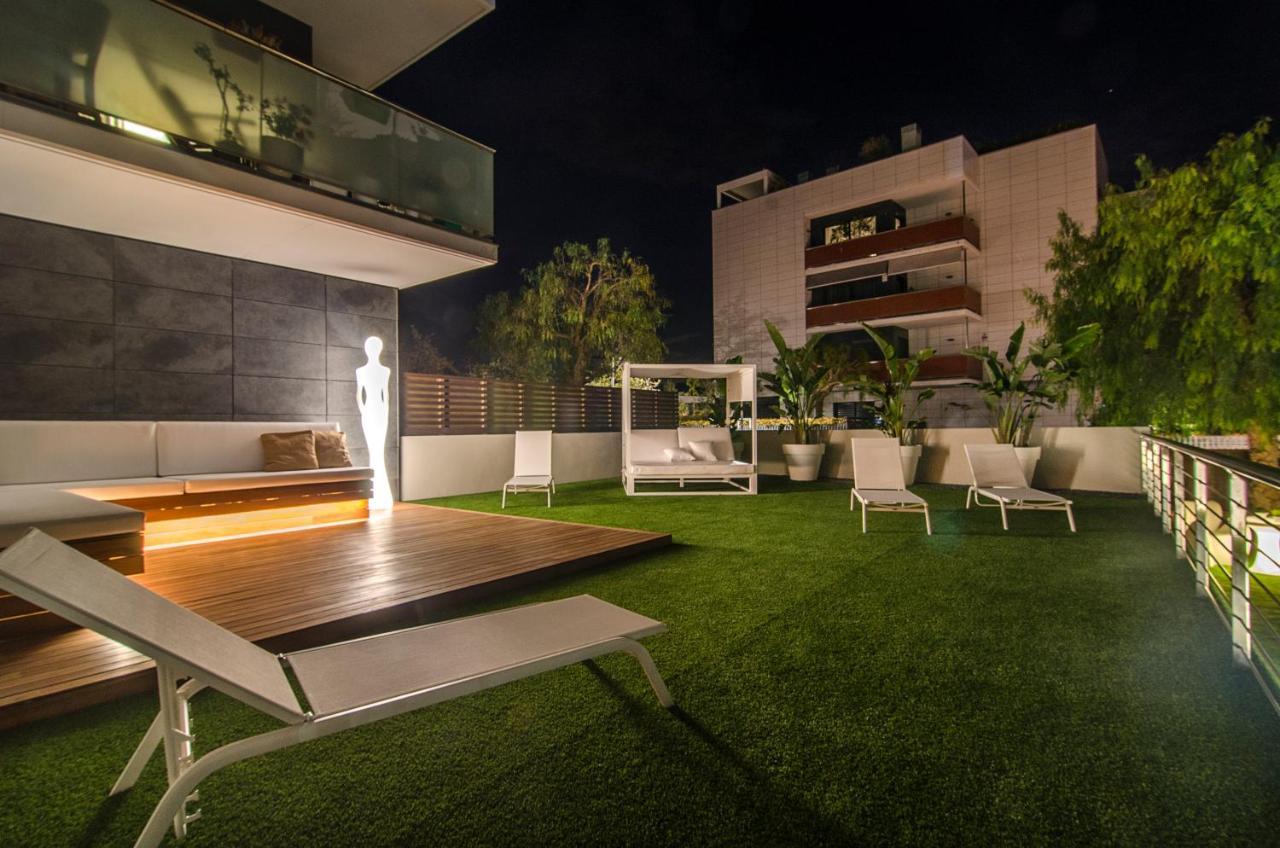 Spaces Garden Paradise 3 Bedroom, 3 Bathroom, Huge Private Garden-terrace, Pool- Sleeps Up To 8 Apartment