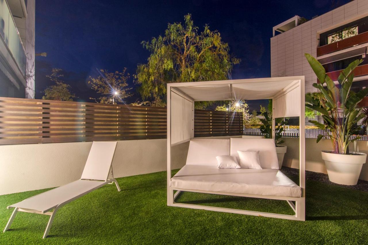 Apartment Spaces Garden Paradise 3 Bedroom, 3 Bathroom, Huge Private Garden-terrace, Pool- Sleeps Up To 8 *