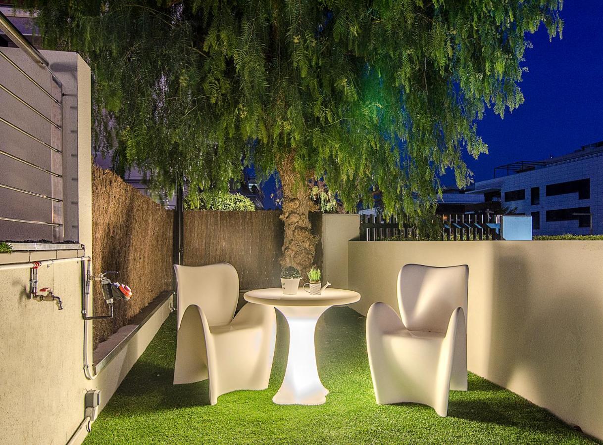 Apartment Spaces Garden Paradise 3 Bedroom, 3 Bathroom, Huge Private Garden-terrace, Pool- Sleeps Up To 8 *