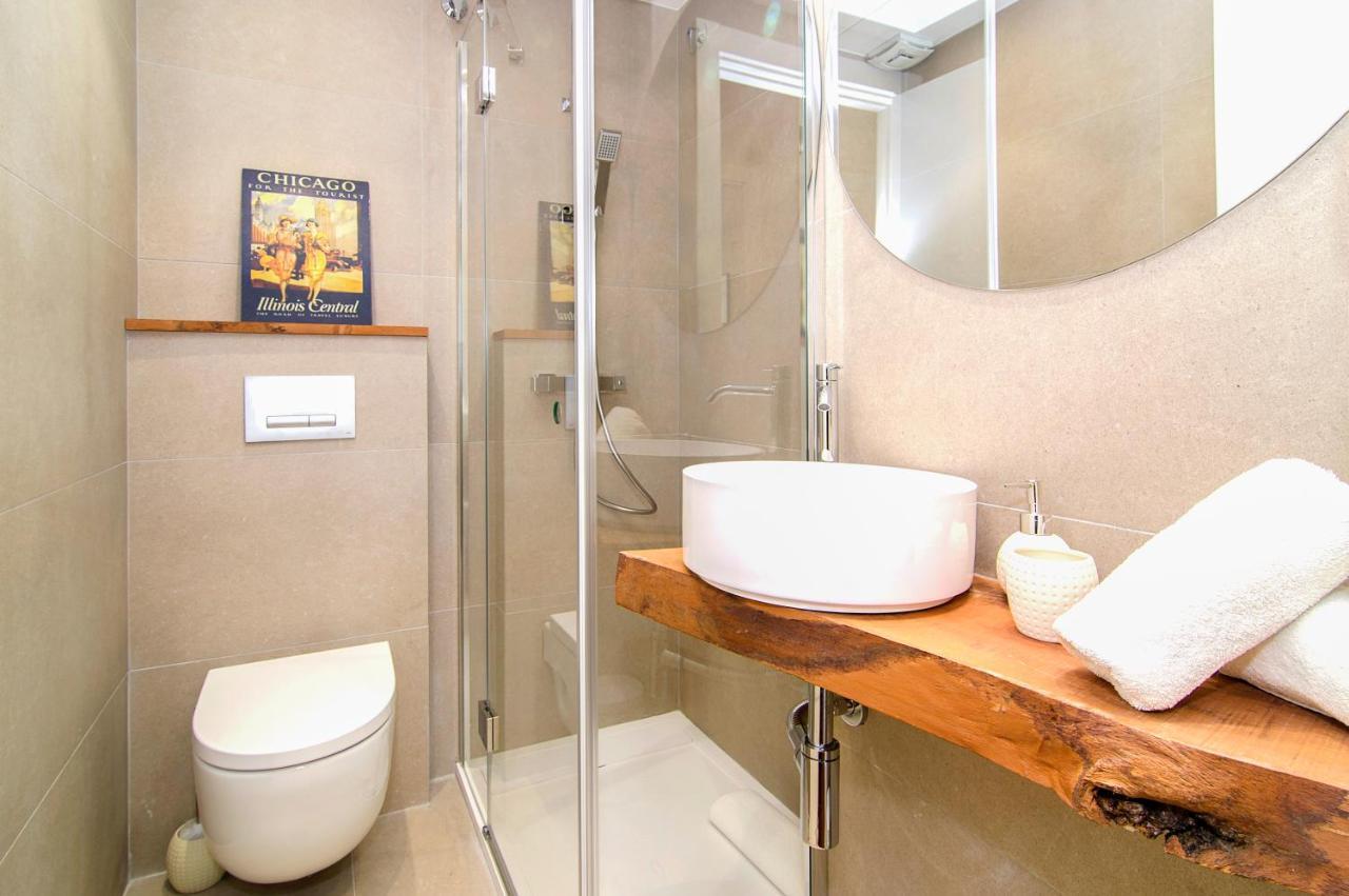 Spaces Garden Paradise 3 Bedroom, 3 Bathroom, Huge Private Garden-terrace, Pool- Sleeps Up To 8 *