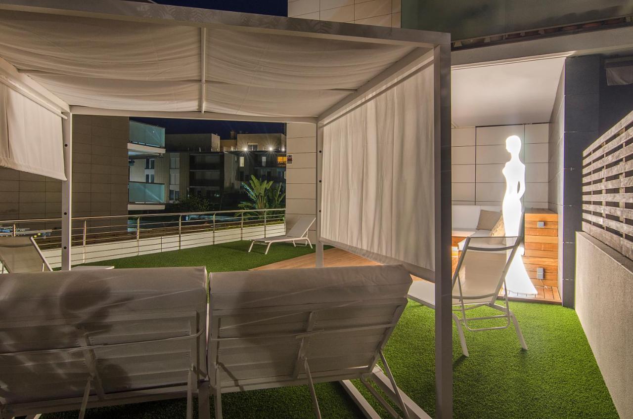 Spaces Garden Paradise 3 Bedroom, 3 Bathroom, Huge Private Garden-terrace, Pool- Sleeps Up To 8 Apartment *