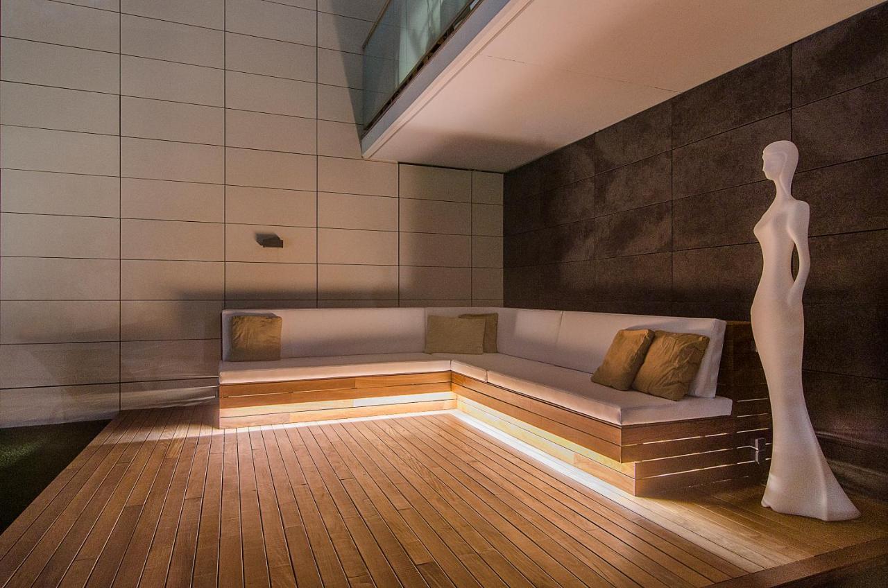 Spaces Garden Paradise 3 Bedroom, 3 Bathroom, Huge Private Garden-terrace, Pool- Sleeps Up To 8