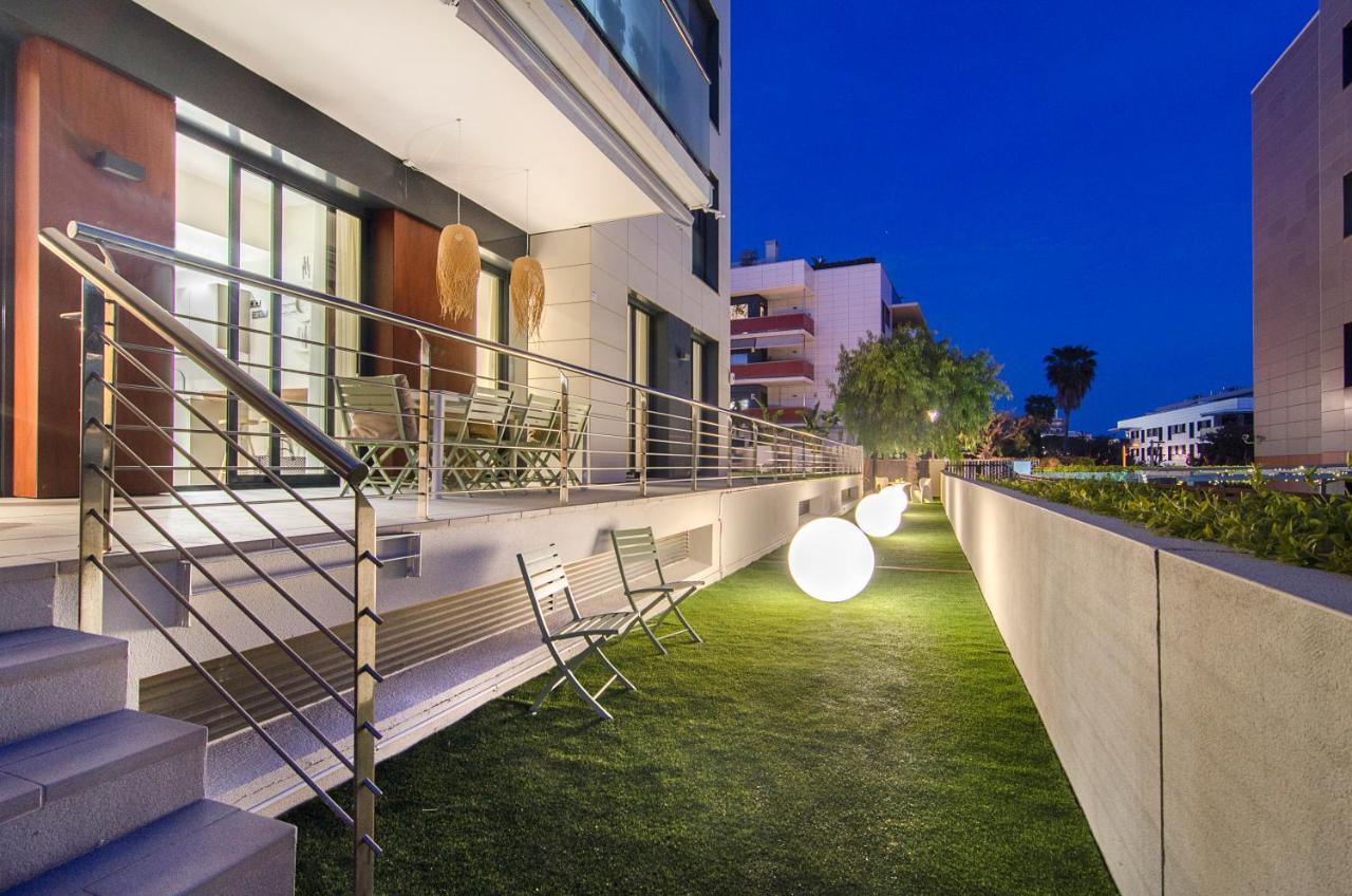 Spaces Garden Paradise 3 Bedroom, 3 Bathroom, Huge Private Garden-terrace, Pool- Sleeps Up To 8 Apartment Sitges
