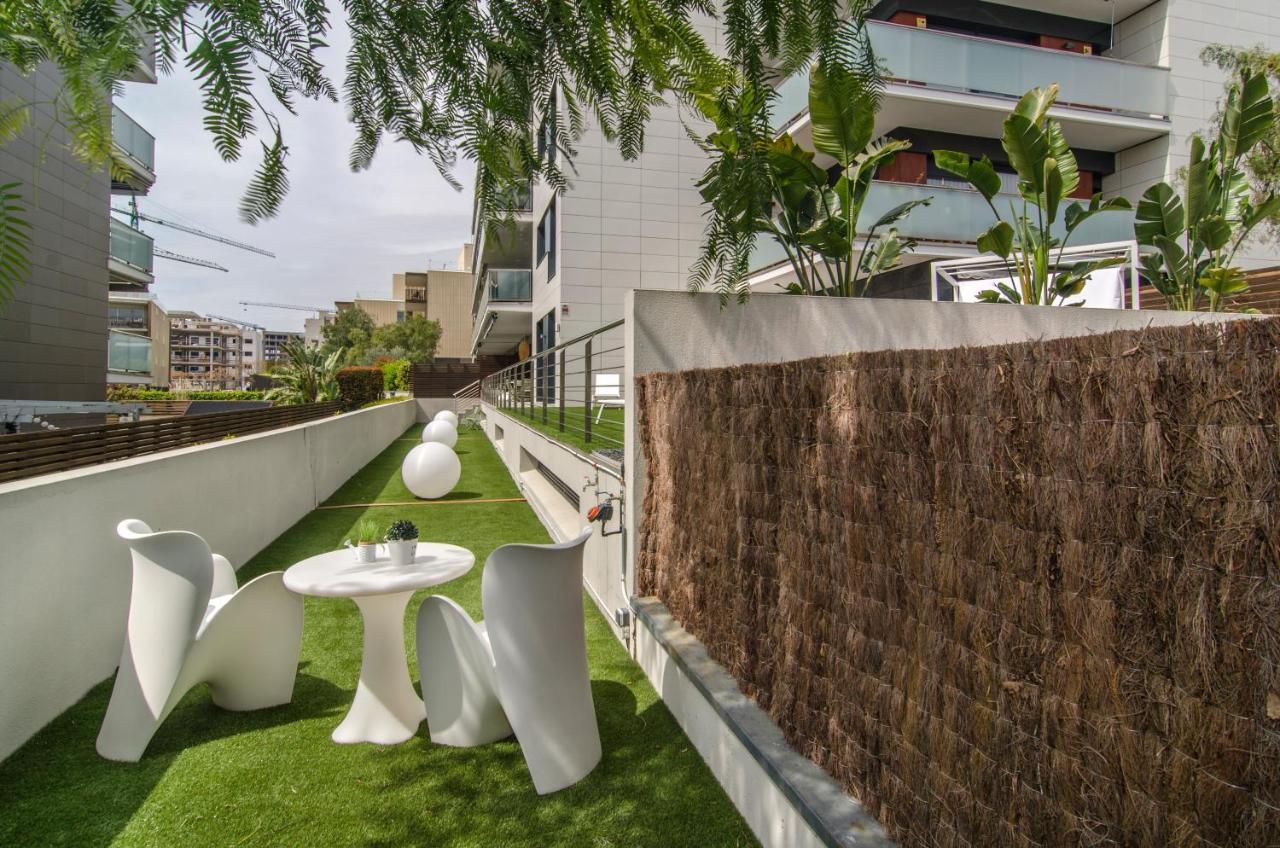 Apartment Spaces Garden Paradise 3 Bedroom, 3 Bathroom, Huge Private Garden-terrace, Pool- Sleeps Up To 8 *