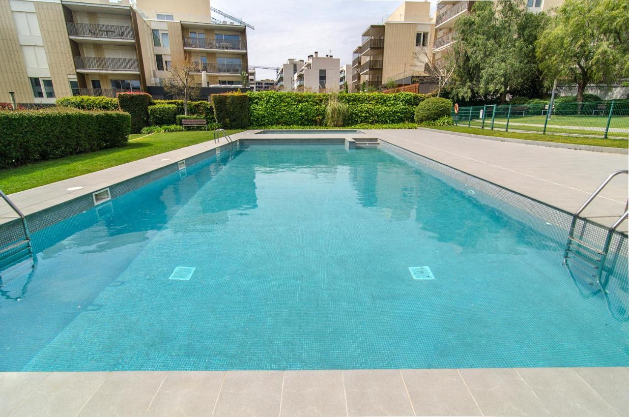 Apartment Spaces Garden Paradise 3 Bedroom, 3 Bathroom, Huge Private Garden-terrace, Pool- Sleeps Up To 8 Sitges