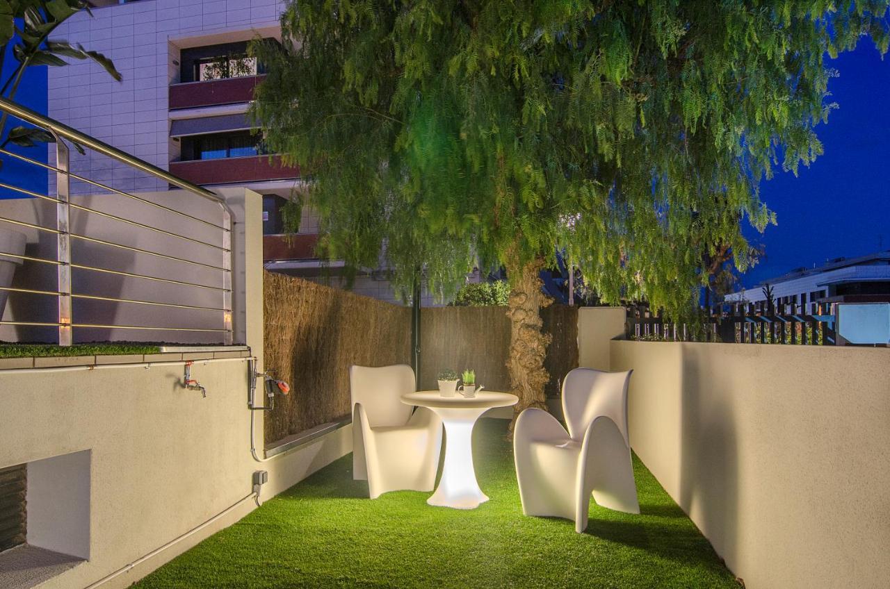 Spaces Garden Paradise 3 Bedroom, 3 Bathroom, Huge Private Garden-terrace, Pool- Sleeps Up To 8 Apartment