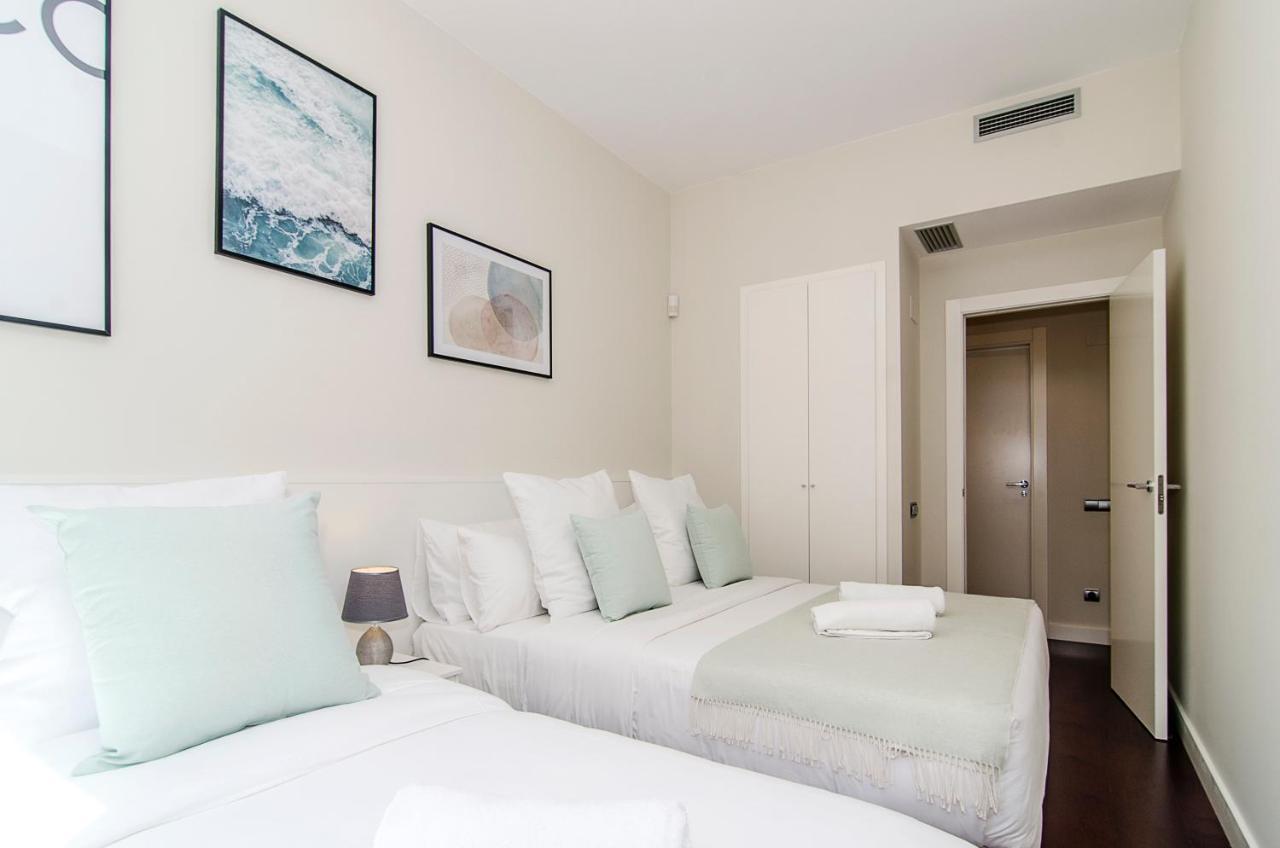 Apartment Spaces Garden Paradise 3 Bedroom, 3 Bathroom, Huge Private Garden-terrace, Pool- Sleeps Up To 8 Sitges
