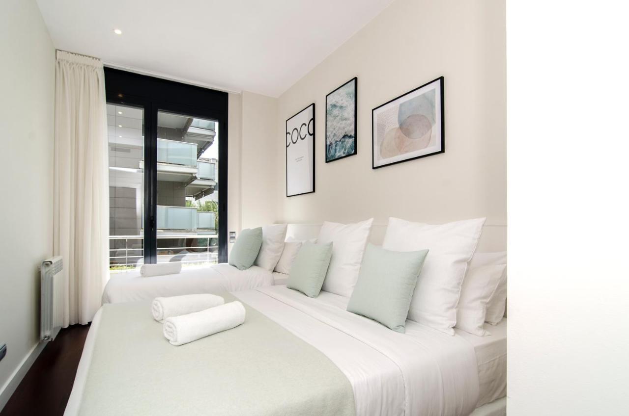 Apartment Spaces Garden Paradise 3 Bedroom, 3 Bathroom, Huge Private Garden-terrace, Pool- Sleeps Up To 8 *