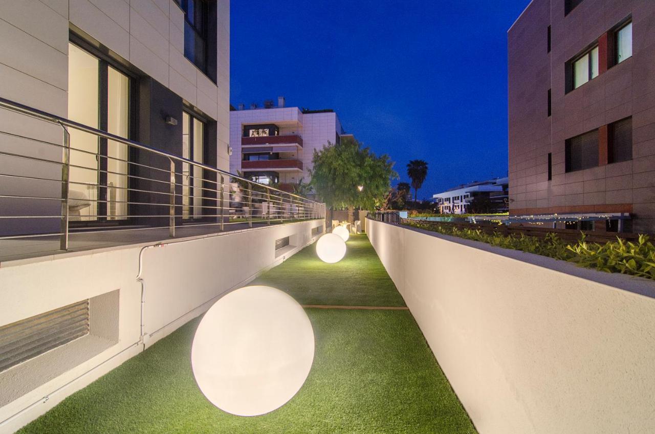 Spaces Garden Paradise 3 Bedroom, 3 Bathroom, Huge Private Garden-terrace, Pool- Sleeps Up To 8 Apartment Sitges