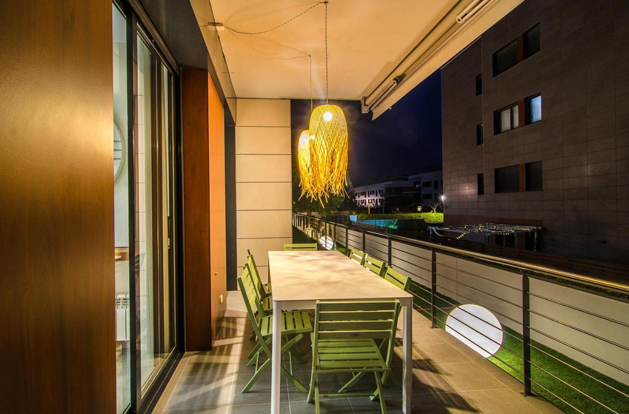 Apartment Spaces Garden Paradise 3 Bedroom, 3 Bathroom, Huge Private Garden-terrace, Pool- Sleeps Up To 8 Sitges
