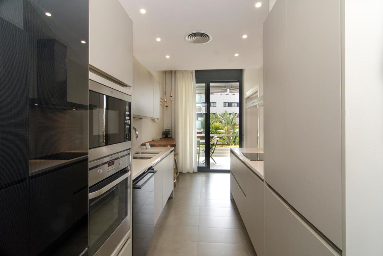 Apartment Spaces Garden Paradise 3 Bedroom, 3 Bathroom, Huge Private Garden-terrace, Pool- Sleeps Up To 8 Sitges
