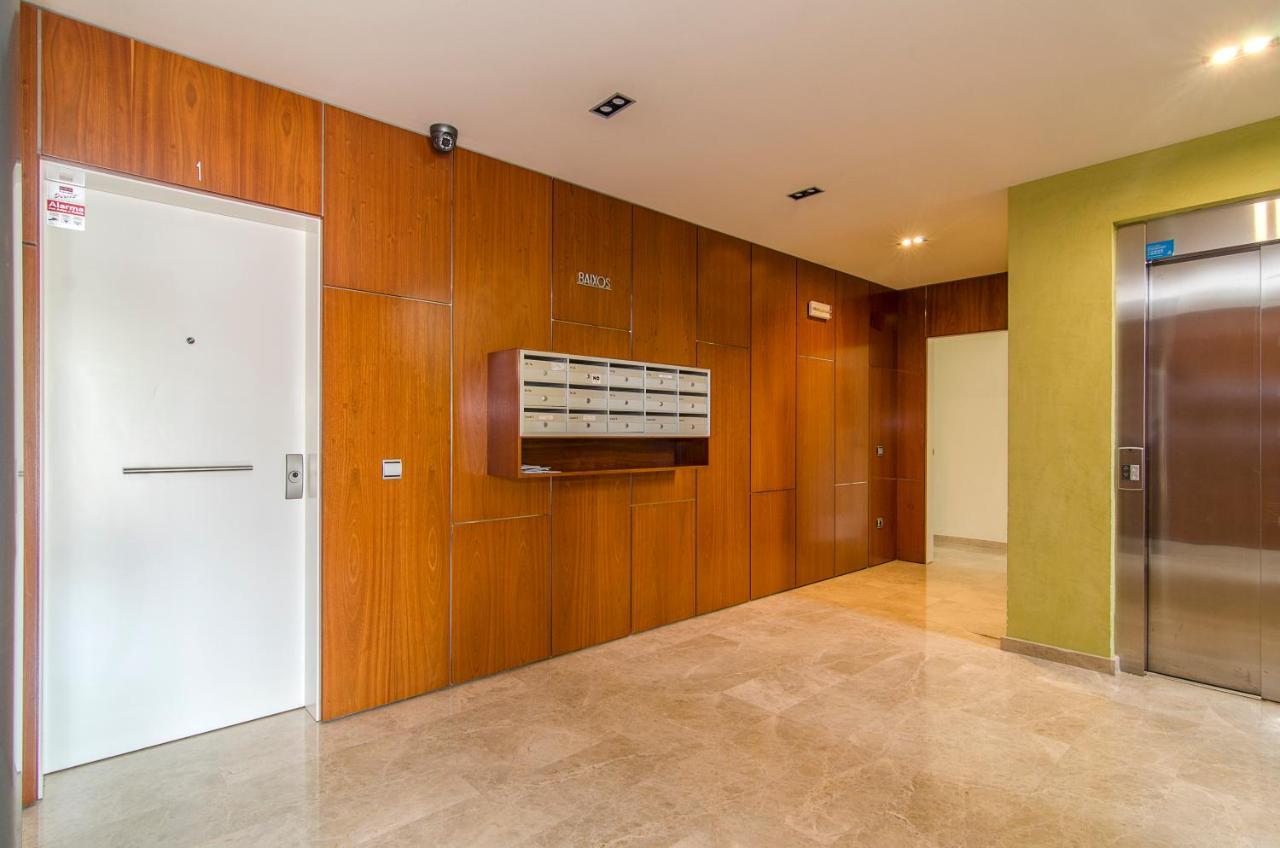 Apartment Spaces Garden Paradise 3 Bedroom, 3 Bathroom, Huge Private Garden-terrace, Pool- Sleeps Up To 8 *