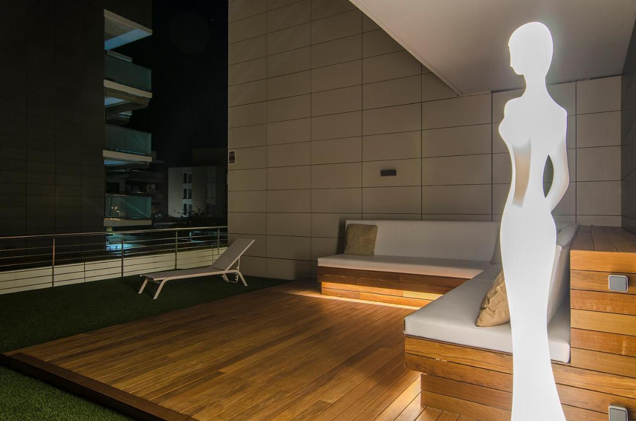Spaces Garden Paradise 3 Bedroom, 3 Bathroom, Huge Private Garden-terrace, Pool- Sleeps Up To 8 Apartment