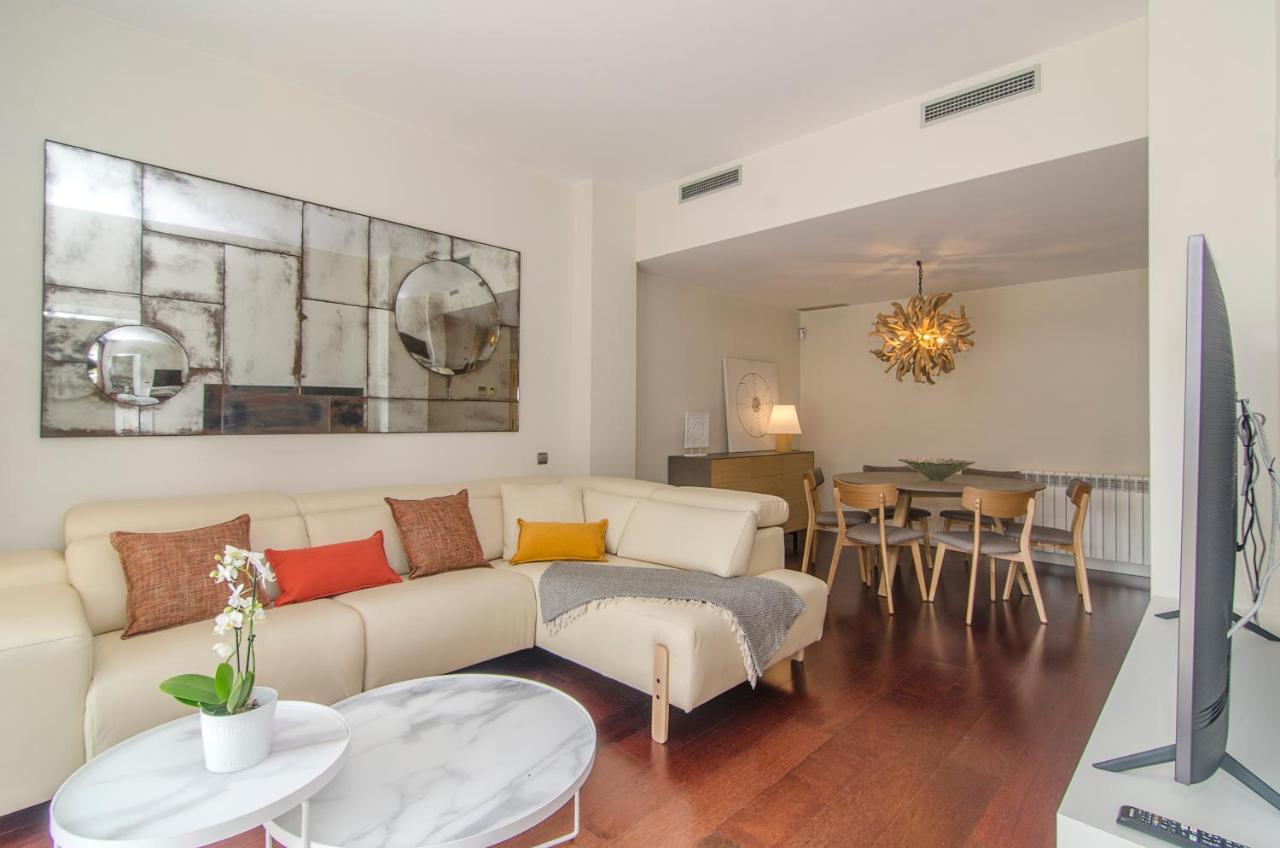 Apartment Spaces Garden Paradise 3 Bedroom, 3 Bathroom, Huge Private Garden-terrace, Pool- Sleeps Up To 8 *