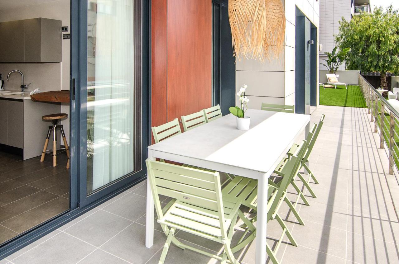 Spaces Garden Paradise 3 Bedroom, 3 Bathroom, Huge Private Garden-terrace, Pool- Sleeps Up To 8 Apartment Sitges